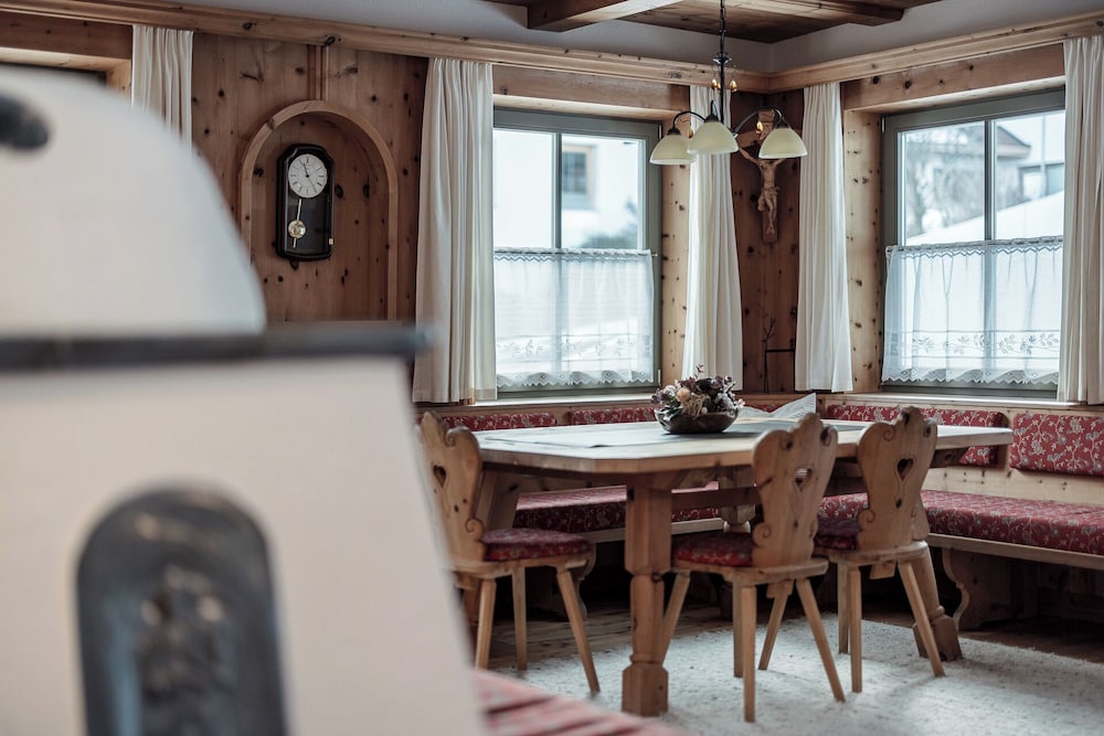 Traditional Chalet, Mountain View photo 2