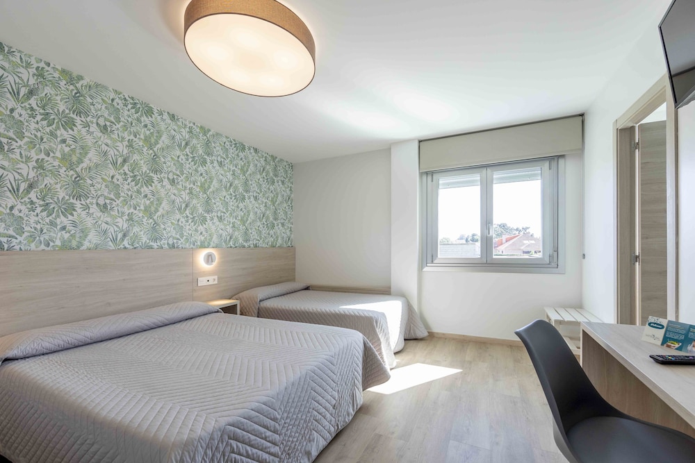 Standard Room, Multiple Beds photo 2