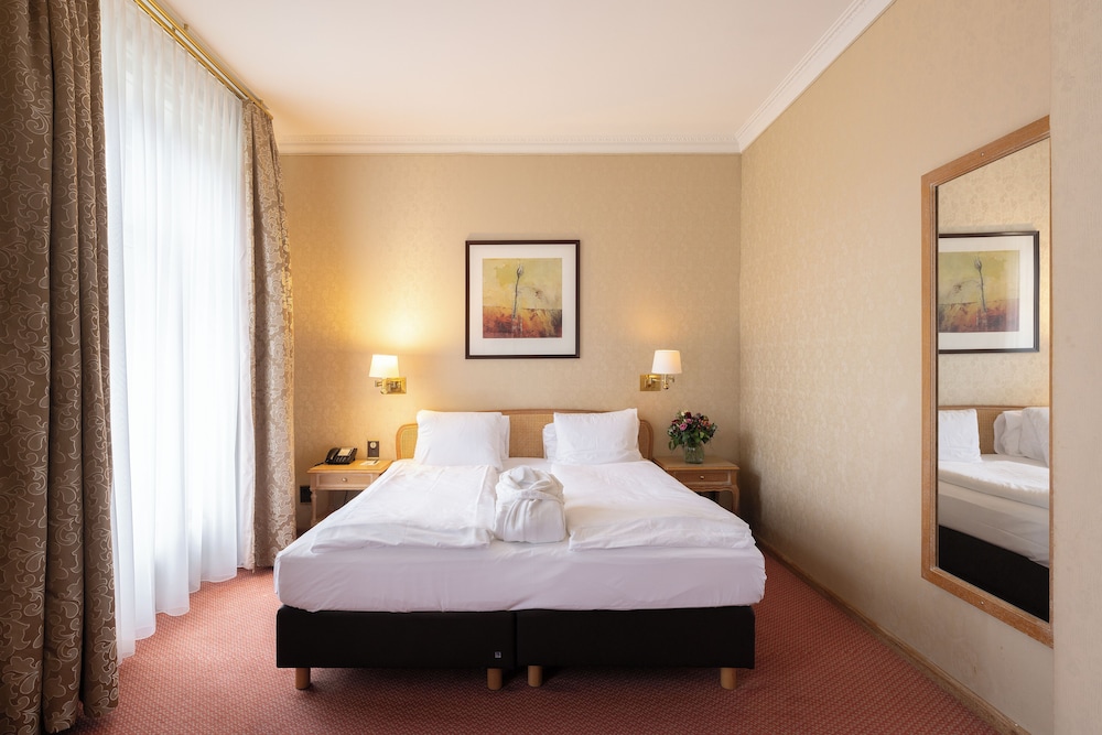 Doppelzimmer River view mit Balkon - Photo 2