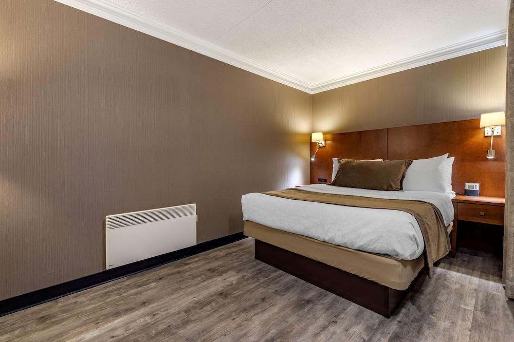 Suite, 1 Queen Bed, Non Smoking, Refrigerator - Photo 3
