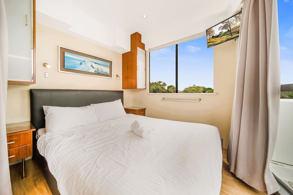Luxury Houseboat, 4 Bedrooms (Aegean 60) photo 2