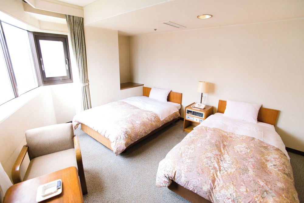 Basic Twin Room, Non Smoking photo 3
