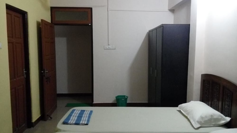 Double Room, Smoking