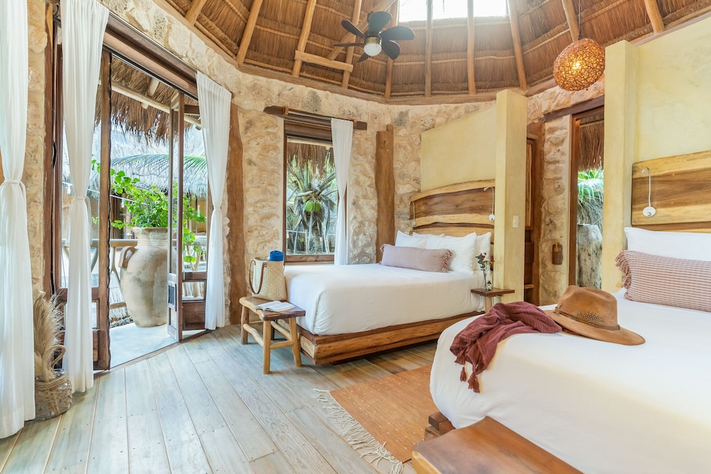Room, 2 Double Beds, Partial Ocean View