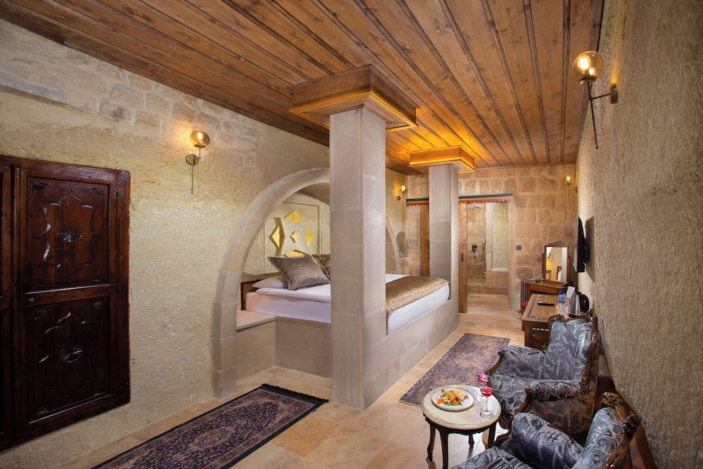 Comfort Room, Patio - Photo 9