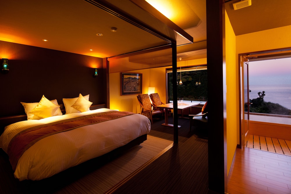 King 202, Open-Air Bath, Optional meals in room photo 2