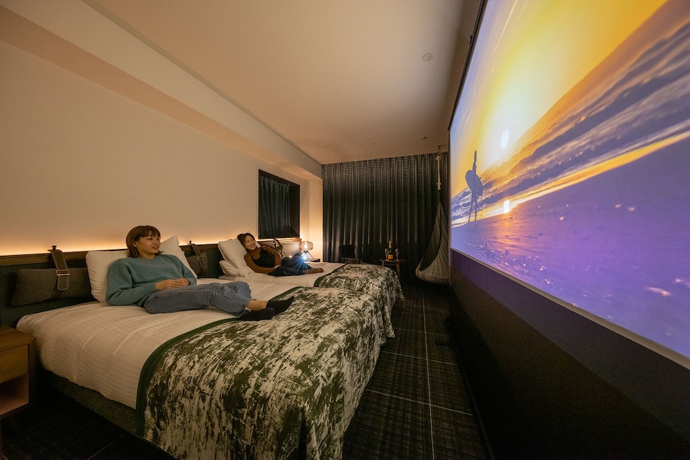 Lively Theater Twin Room photo 3