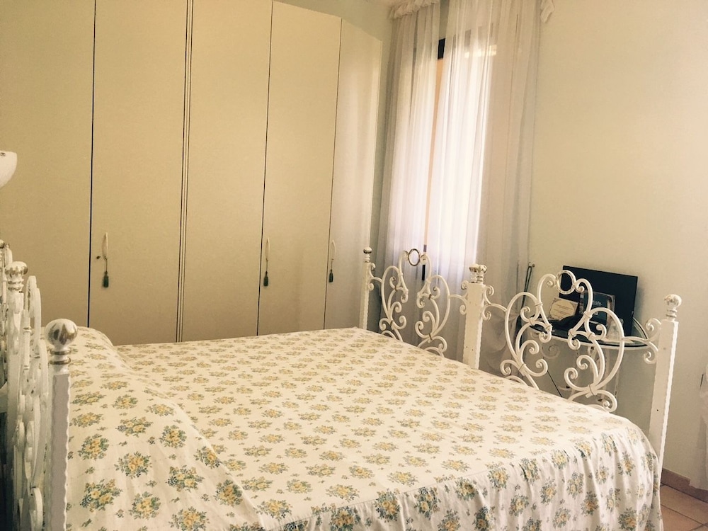 Economy Double Room photo 1