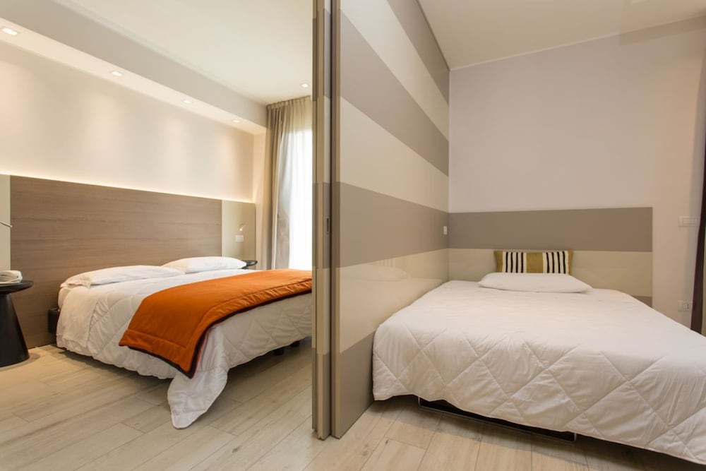 Deluxe Quadruple Room, 2 Bedrooms, Partial Sea View photo 2