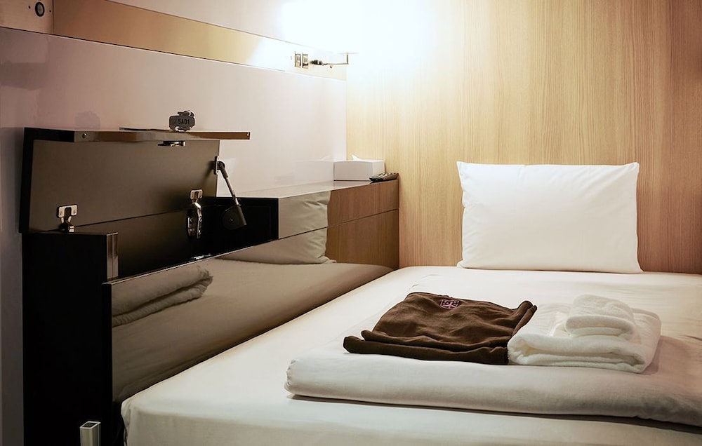Business Class Cabin, Men only photo 2