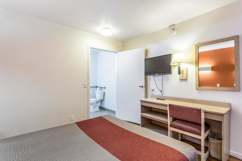 Standard Room, 1 Double Bed, Smoking photo 2