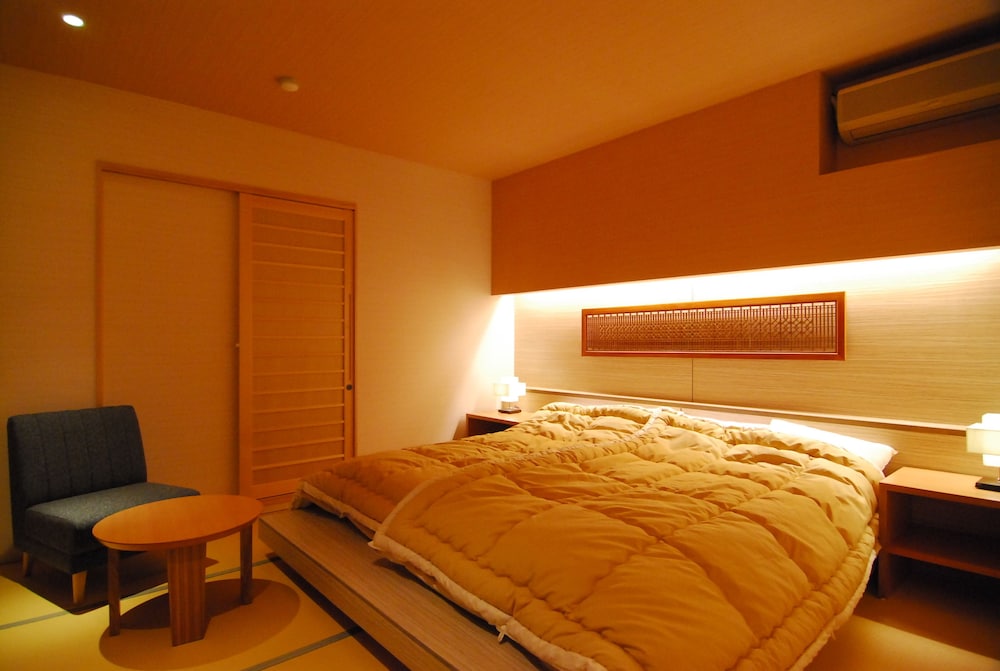 Twin Room with Tatami Room (Deluxe) photo 3
