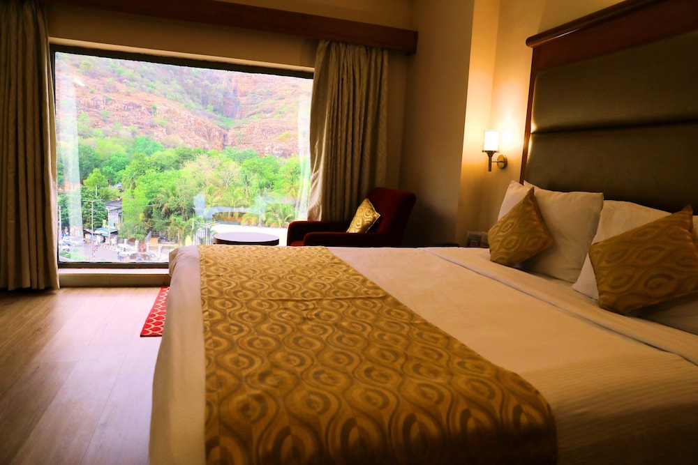 Double or Twin Room (Hill View Room) photo 2