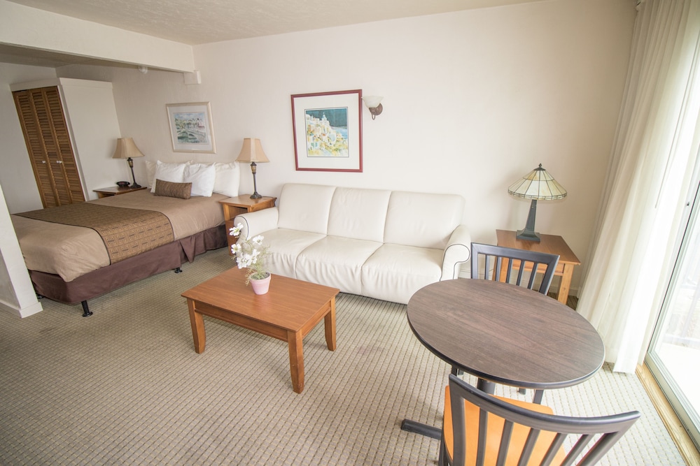 Ocean View 1 Queen Bed Kitchen (stairs) #128