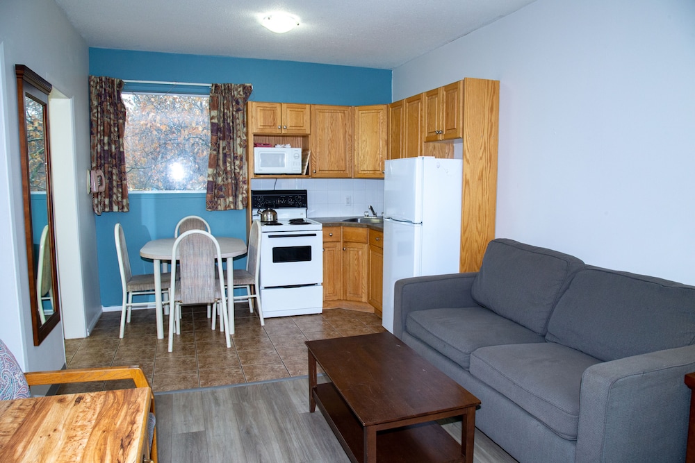 Suite, 2 Double Beds, Kitchen photo 2