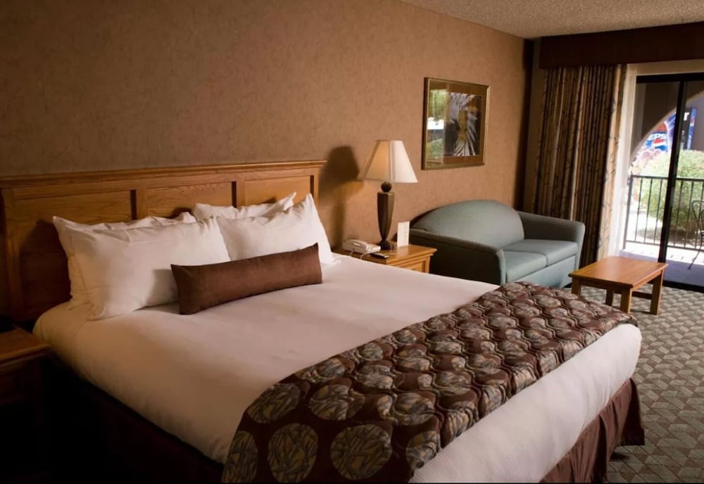 Deluxe Room, 1 King Bed photo 1