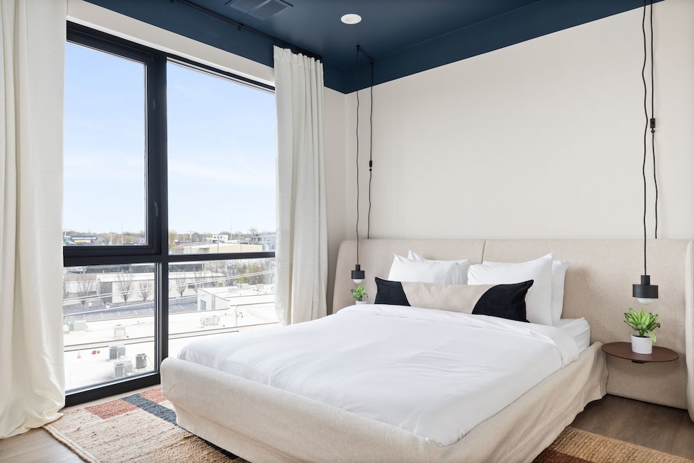 Penthouse, 2.5 bath photo 3