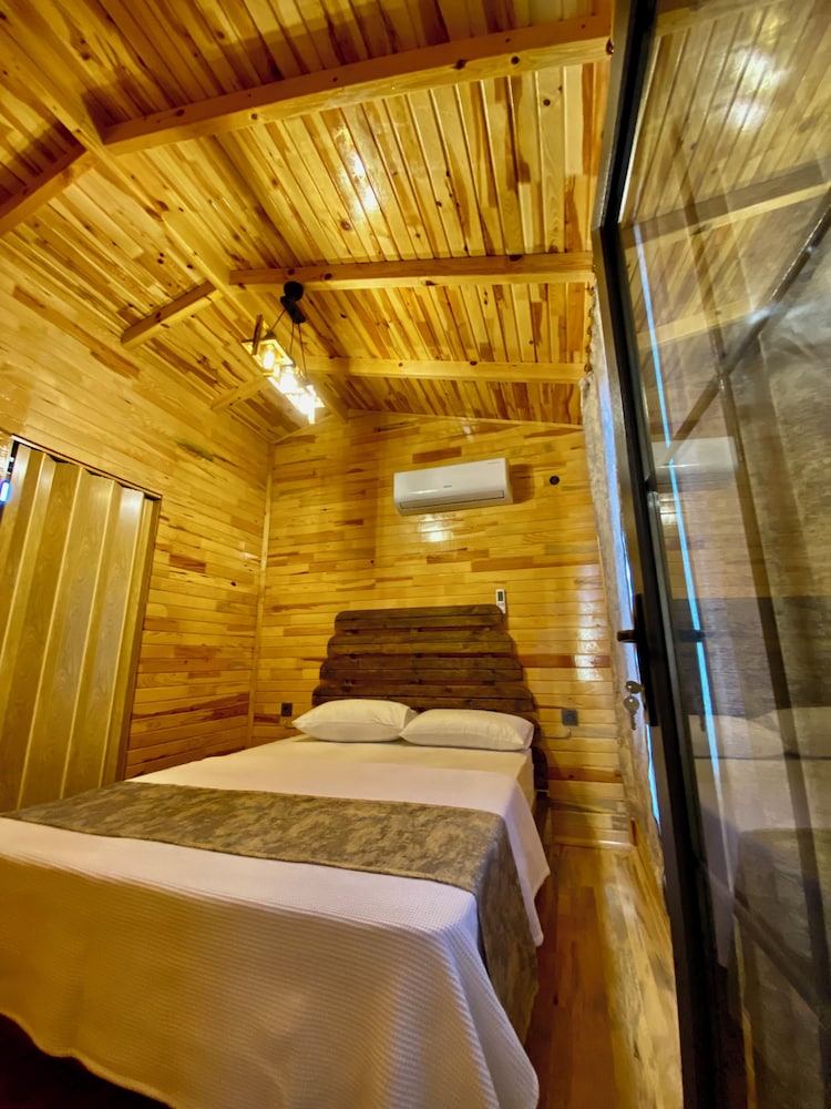 Comfort Bungalow, 1 King Bed, Garden View photo 2