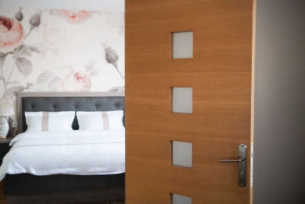 Deluxe Suite - Photo 9