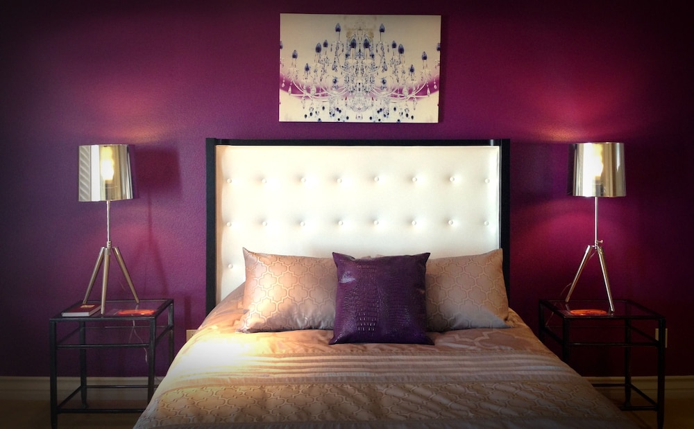 Standard Room, 1 Queen Bed photo 2