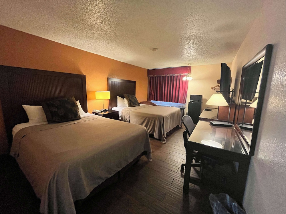 Deluxe Room, 2 Queen Beds, Smoking, Refrigerator & Microwave