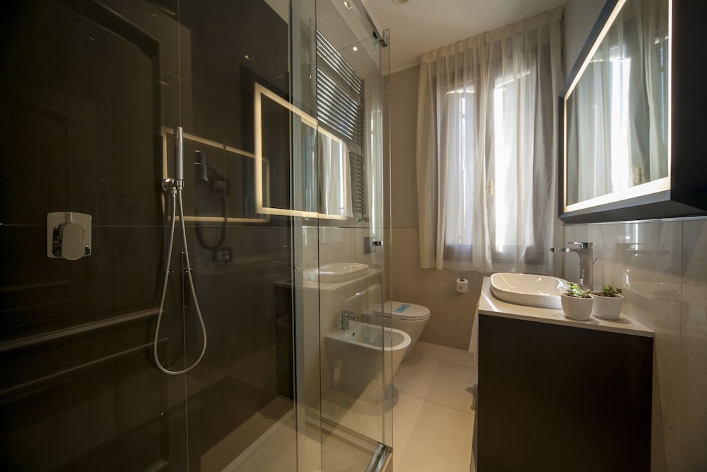 Economy Double Room (Small Bed) - Photo 4