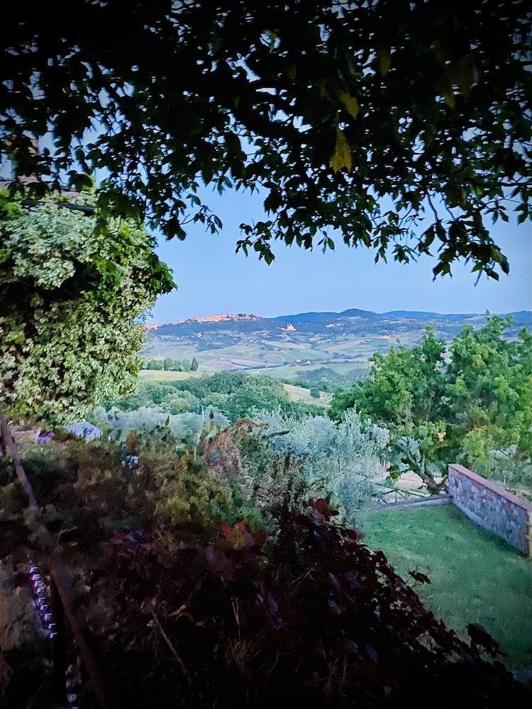 Deluxe Suite, Hill View