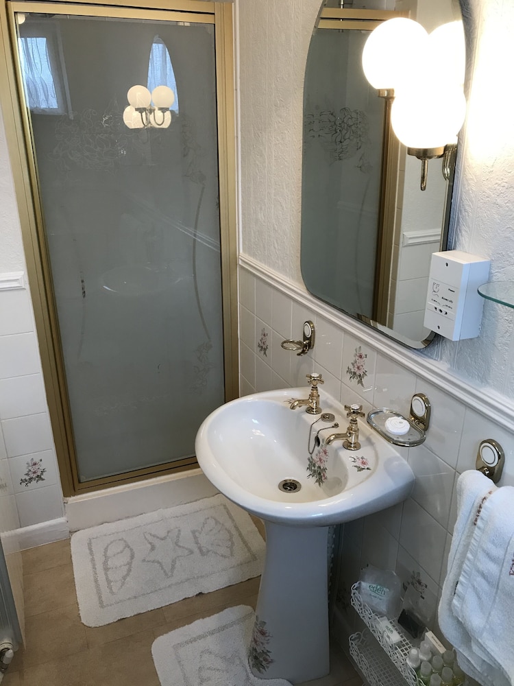 Suite, Private Bathroom photo 3