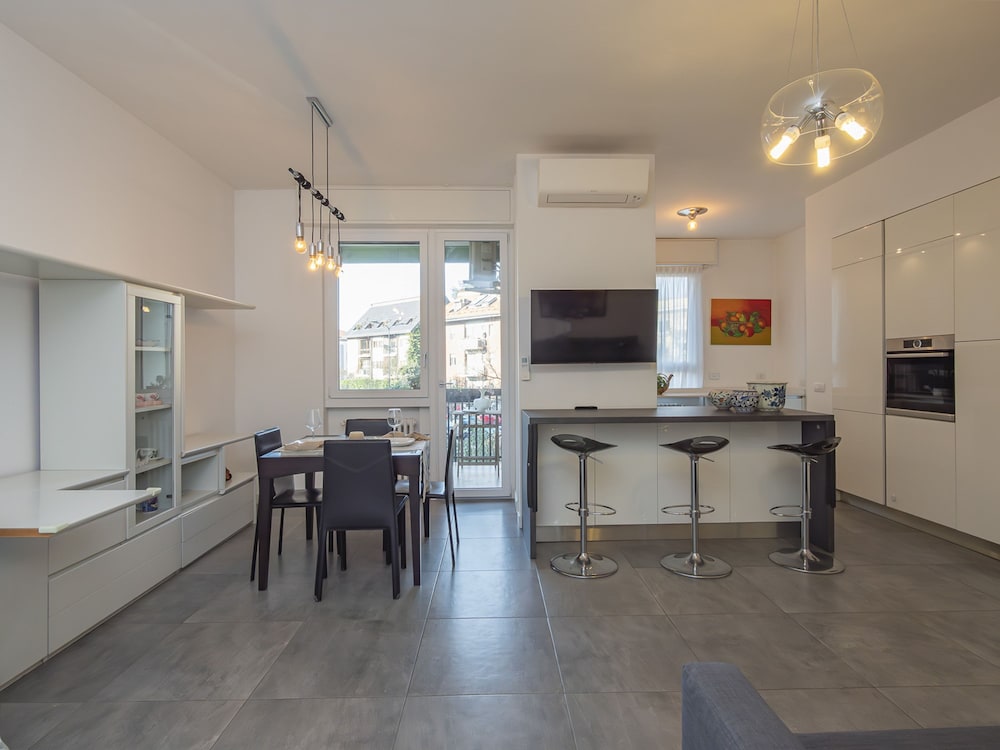 Apartment, Smoking