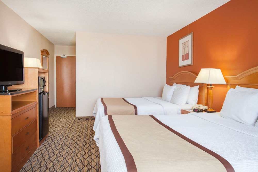 Room, 2 Queen Beds, Non Smoking photo 1