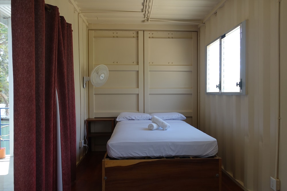 Economy Room, 1 Double Bed, Ensuite, Beachside photo 1