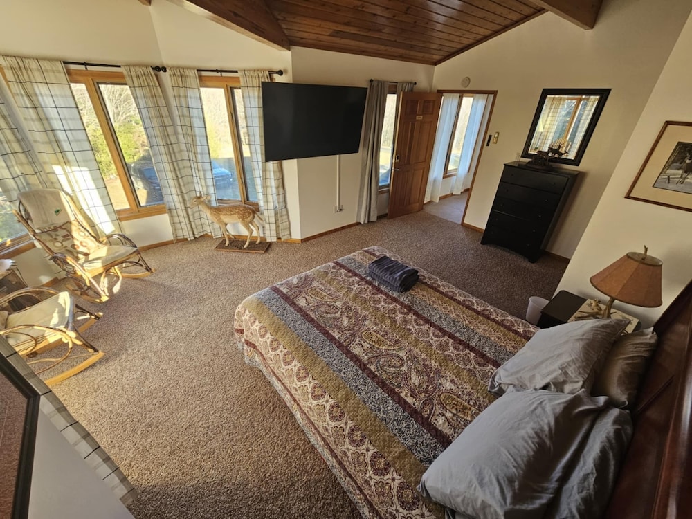 Deer Room at Bear Mountain Lodge photo 3