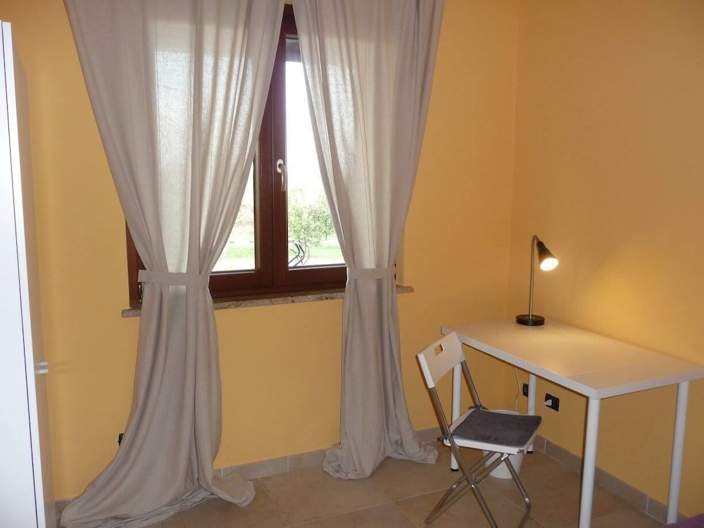 Single Room, Shared Bathroom photo 2