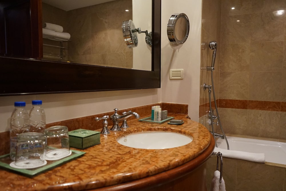 Room, 2 Double Beds, City View - Photo 4