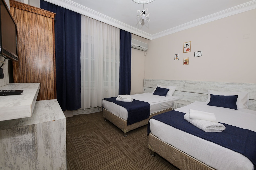 Standard Triple Room, Smoking, Sea View photo 3