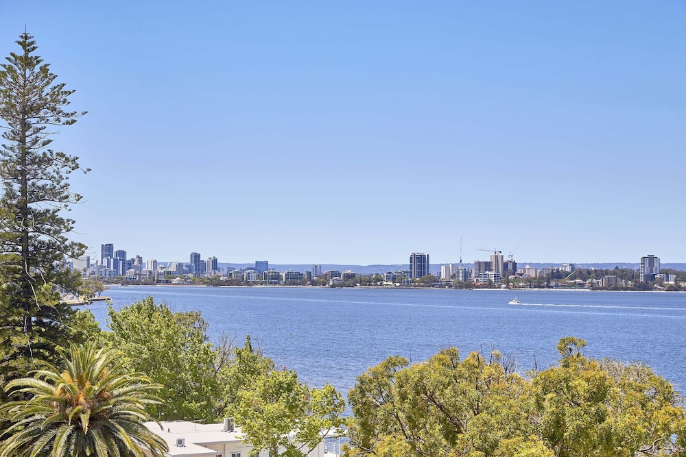 Deluxe King River View - Photo 7