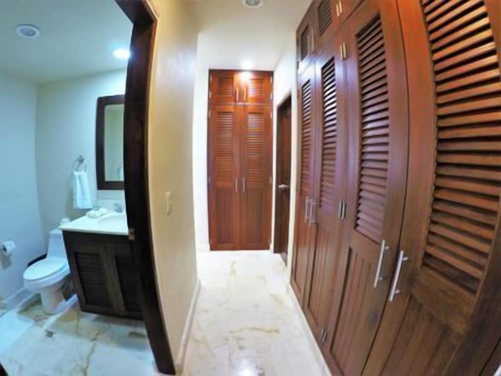 Deluxe Condo, 2 Bedrooms, Sea View, Oceanfront photo 2