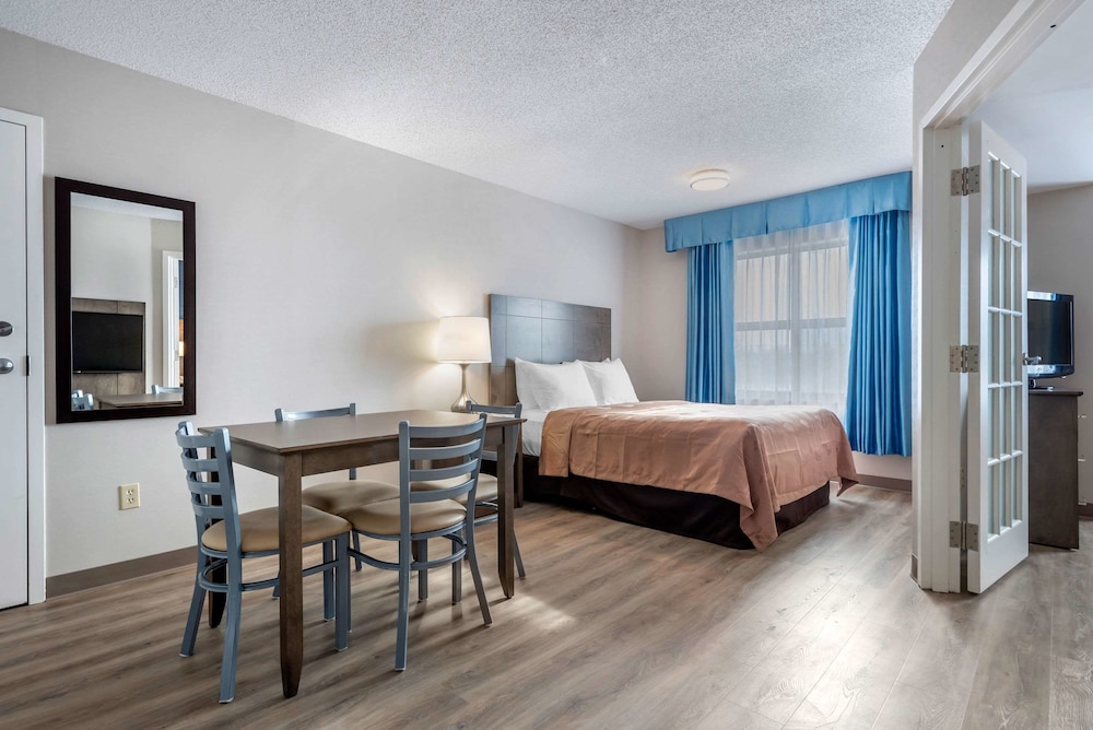 Suite, 1 King Bed and 1 Queen Bed, Non Smoking - Photo 1