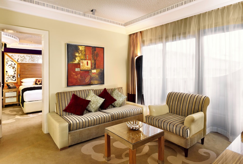 Club Suite, 2 Bedrooms, Accessible, Club Lounge Access (Dining, Club Floor) thumbnail 5