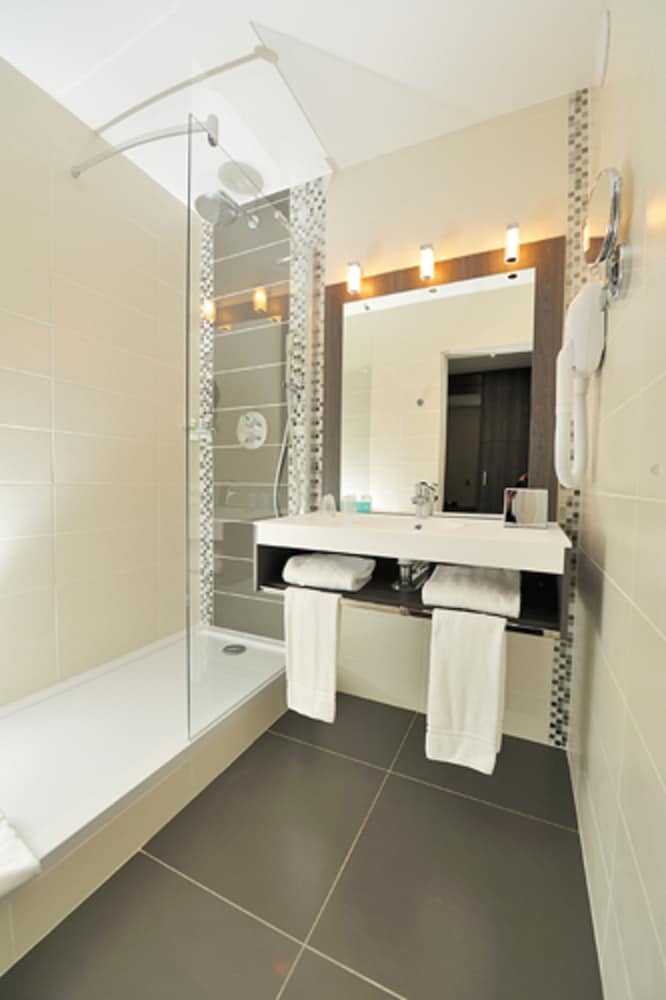 Standard Room, 1 King Bed - Photo 10