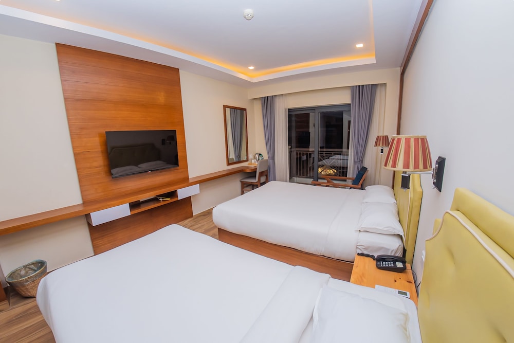 Deluxe Twin Room - Photo 12