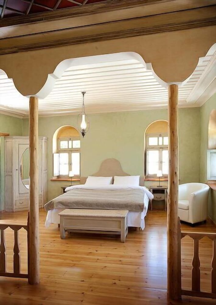 Suite, Balcony, Mountain View photo 3