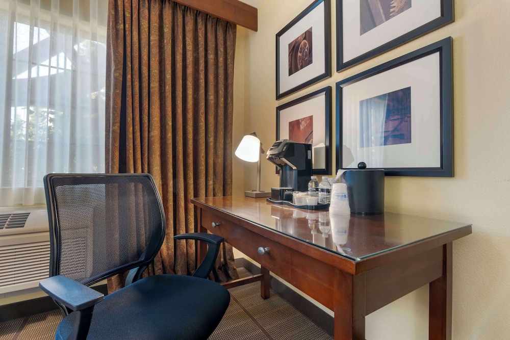 Standard Room, 1 King Bed, Accessible, Refrigerator - Photo 2