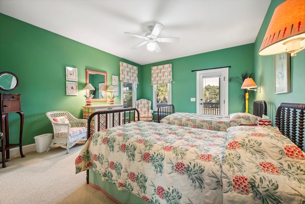 House, Multiple Bedrooms photo 1
