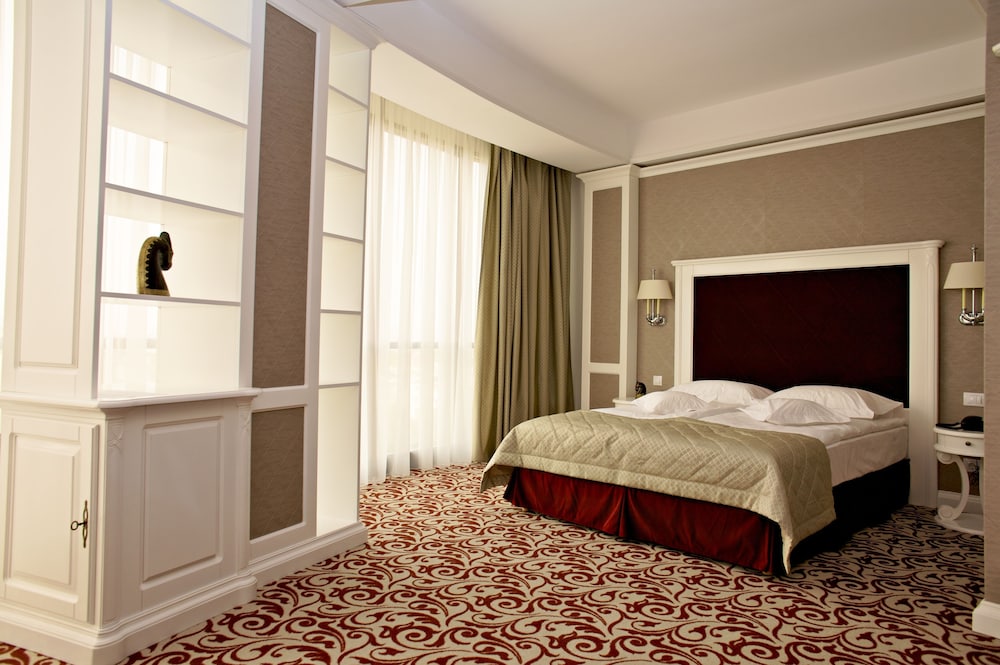 Premier Suite - Photo 4