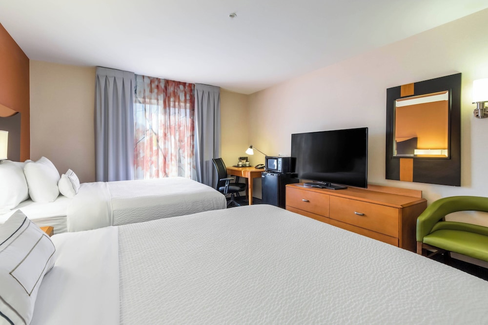 Room, 2 Queen Beds photo 2