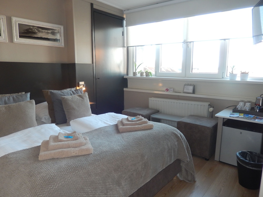Basic Double Room, 2 Twin Beds photo 1
