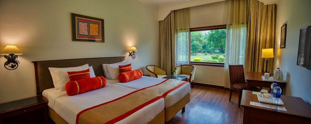 Deluxe Room, 1 King Bed - Photo 3