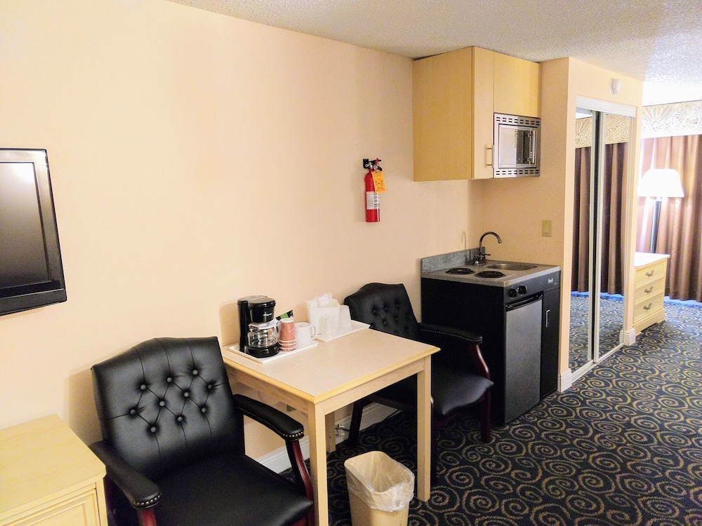 Standard Room, 1 Queen Bed with Sofa bed photo 3