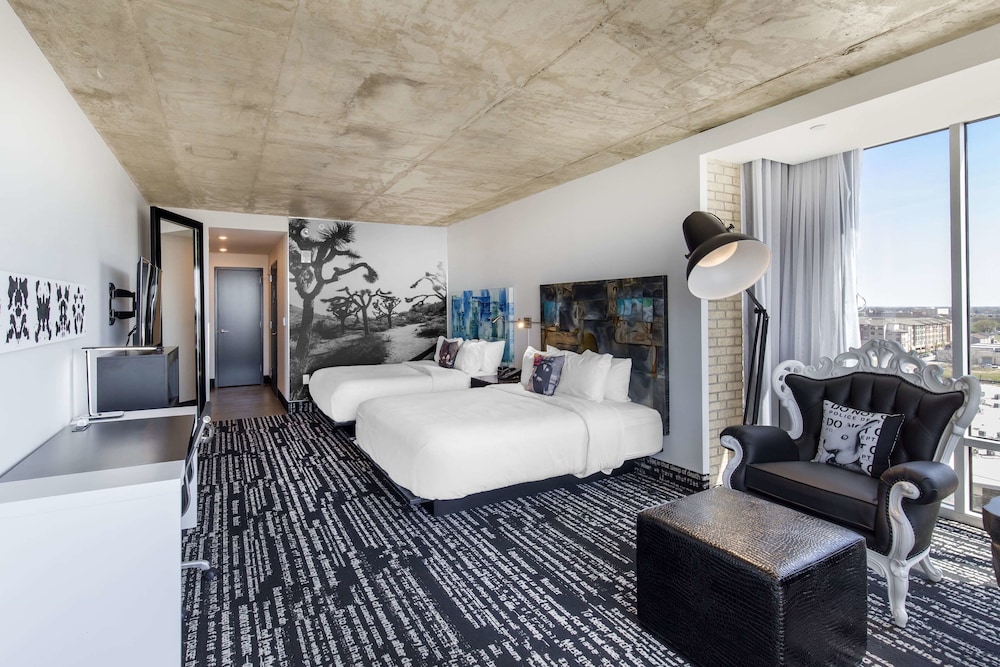 Room, 2 Queen Beds, Accessible, Bathtub (Mobility, Corner) - Photo 1